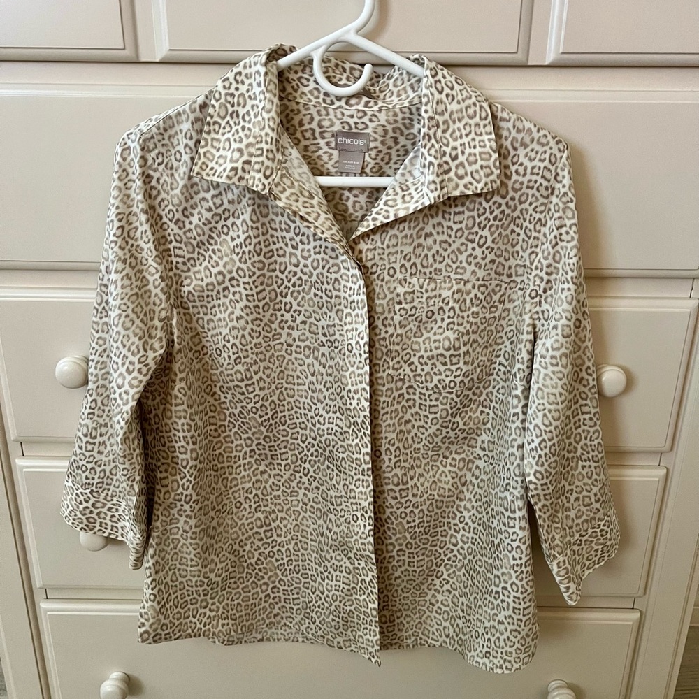 Chico’s size 1, No-iron shirt, print